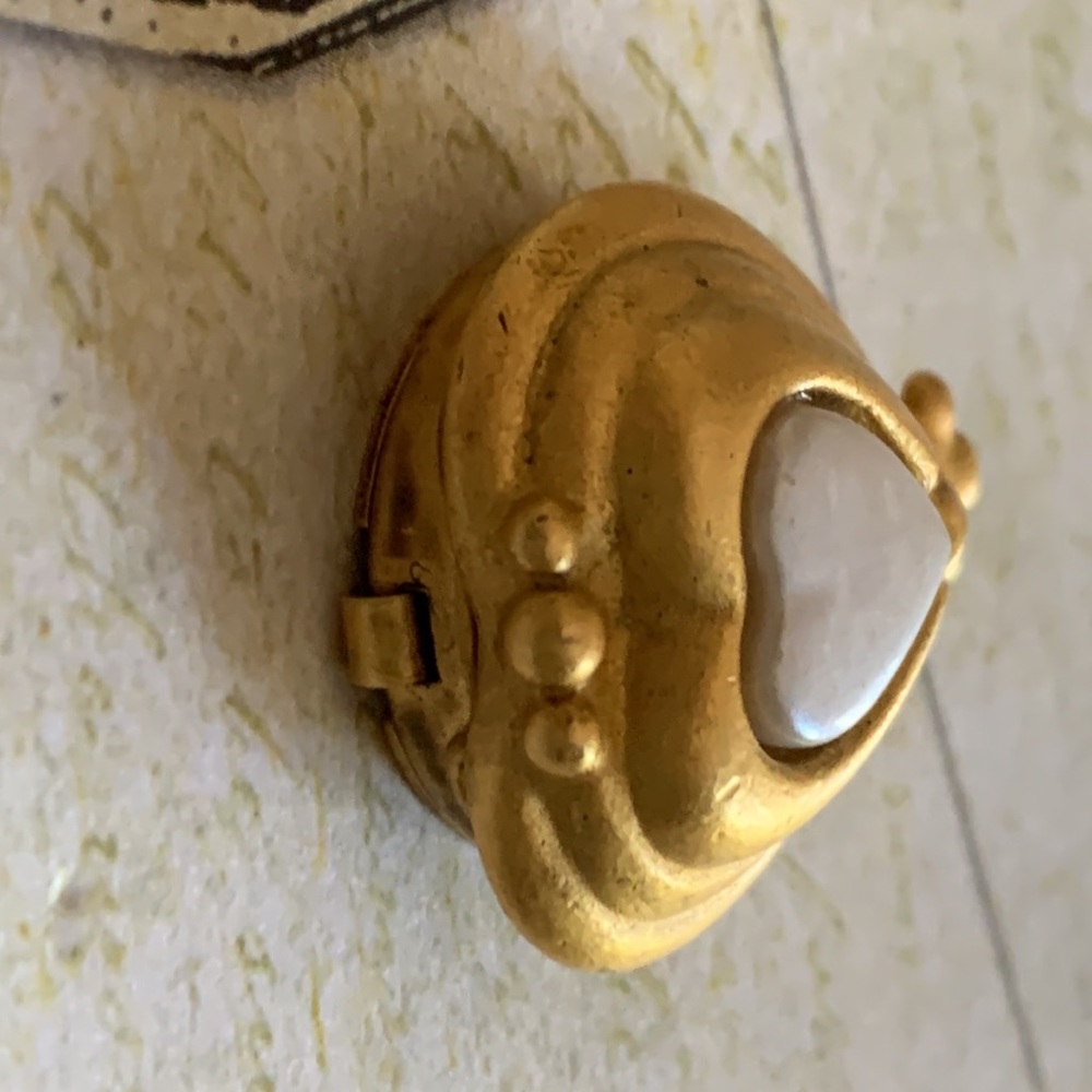 Vintage Heart Button Cover Gold Tone Creamy White - Picture 6 of 6